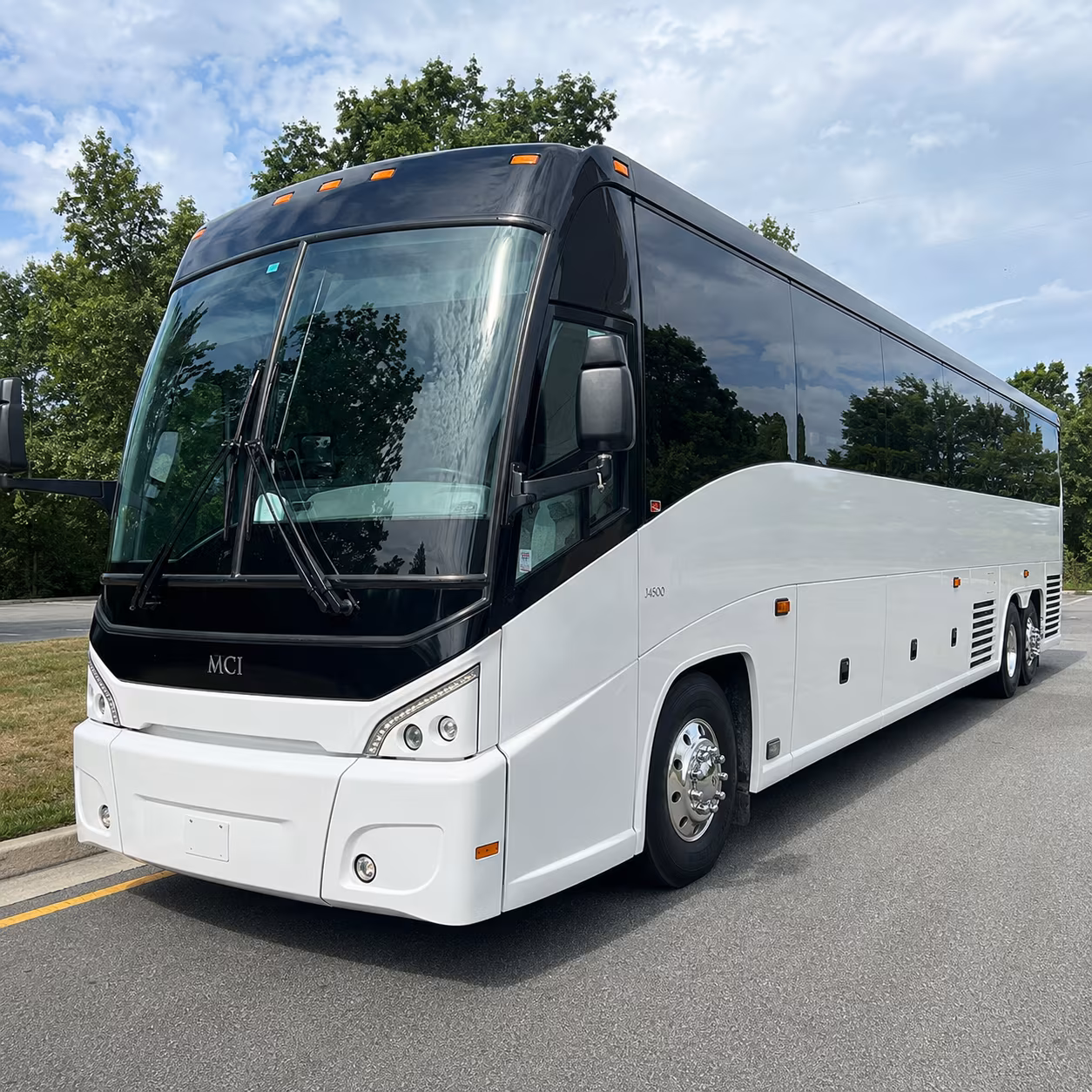 charter bus shuttles between beaverton and the oregon state capitol